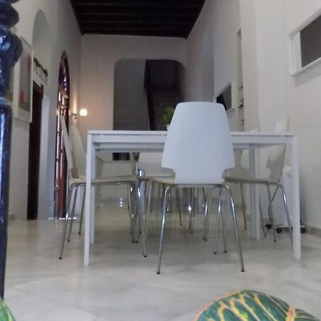 Residencia Viriato Hostel Seville Exterior photo